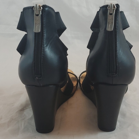 BCBGENERATION Bevlea Wedge Sandaks - Picture 5 of 10